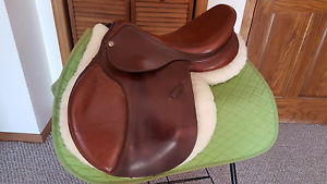 16-1/2 Pessoa Legacy close contact, jumping  saddle - med tree
