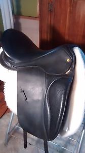 Black Country Eden dressage saddle size 17 1/2 med wide/black oiled leather