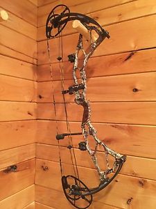 Bowtech BTX 70# Mossy Oak Camo- Right Hand