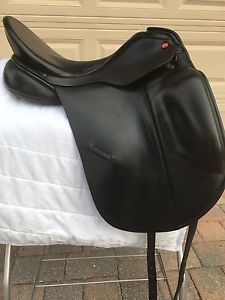 Albion SLK Dressage Saddle - wide fitting