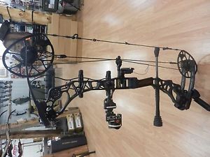 Mathews Halon 6 Compound Bow R/H 60-70 Full Set-Up