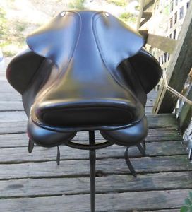 Innova Dressage Saddle 18.5"