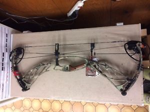 New (Left over)Left Handed Hoyt Defiant Turbo #3 cam 70lb Realtee camo NIB