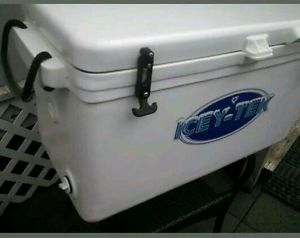 **SALE**70QT Icey tek cooler the next generation L34W17H18 FREE SHIPPING