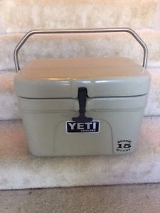Yeti Roadie 15 qt, Discontinued - TAN - EXCELLENT CONDITION