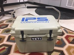 YETI Roadie 20 #3716 Tan Cooler - N3378