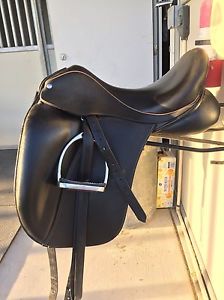 17.5 Wide Custom Advantage Buffalo Single Flap Saddle / London Piping
