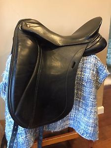 Schleese Derby Black 17.5 dressage saddle