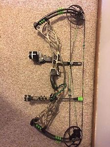 2016 Hoyt Defiant Bone Collector Edition and accessories 29" 70# LIKE NEW!!!!