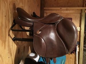 17.5" Bates Elevation NextGen Jump saddle