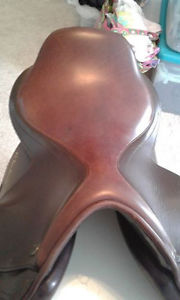 17" M. Toulouse Close Contact English Jump Saddle