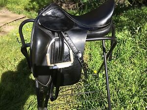 17" Amerigo Vega Dressage Saddle