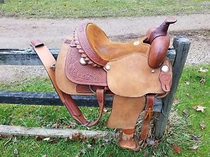 Billy Cook All around saddle 15 seat great condition 7 inch gullet