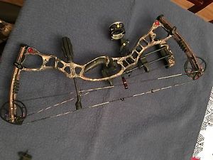 Hoyt vector 32 Ready To Hunt: Sight, Rest, Quiver And Case