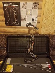 2017 Hoyt Pro Defiant 34 Package- Buckskin - 29"-31" #3 Cams - 65# - RH