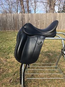 monoflap dressage saddle