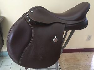 2016 Bates Caprilli Close Contact Saddle Regular Flap 17.5"