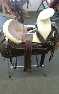 Wade saddle 15in seat white bone, maker los fustes mas famosos de los altos