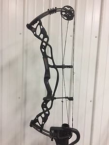 Hoyt 2016 Carbon Defiant 34 Black RH 65