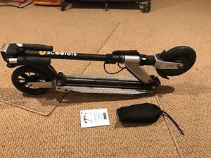 USCOOTER NEW ECO MODEL, 23 LBS ***Up To 16 MPH!** (IN NEAR MINT CONDITION)