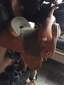 Bob Marshall Treeless Circle Y Barrel Saddle 14" Excellent Used Condition