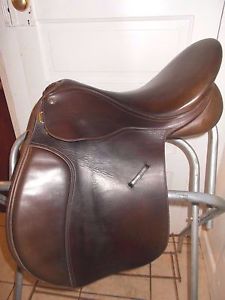 17" USED ENGLISH COLLEGIATE CONVERTIBLE- ADJUSTABLE GULLET NICE USED SADDLE