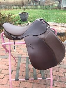 Courbette Optima Saddle