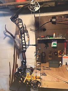 Mathews Halon X, Black, Right Hand, 60#, New String