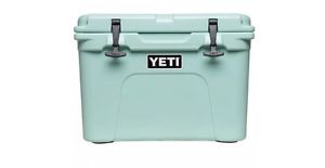 New Yeti Tundra 35 Quart Seafoam Green Cooler!  Free Shipping!!!
