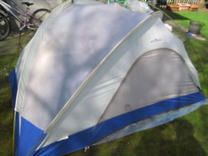 VINTAGE SIERRA DESIGNS  BACKPACKING CAMP TENT WITH RAIN FLY 2 -3 PERSON NICE SEE