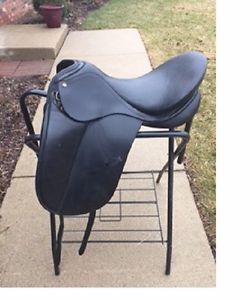 HDR Dressage Saddle, Medium Wide