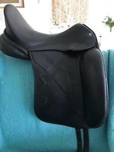 Hennig 171/2" Monoflap Dressage Saddle