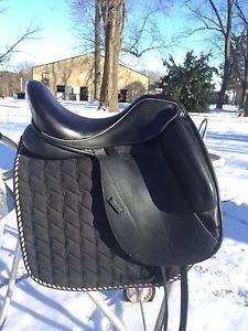 custom saddlery icon flight dressage saddle