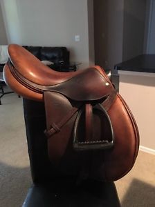 16.5 Devoucoux Saddle