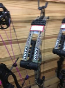 Hoyt Defient Turbo Rh Camo 28-30 60-70# BRAND NEW