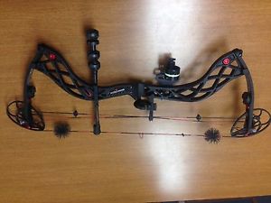 Bowtech Carbon Overdrive Black 70lb RH Compound Bow