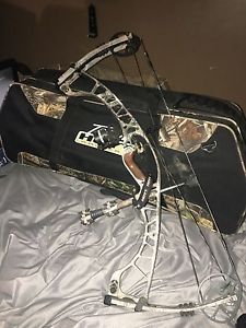 2016 Hoyt turbo spyder with case
