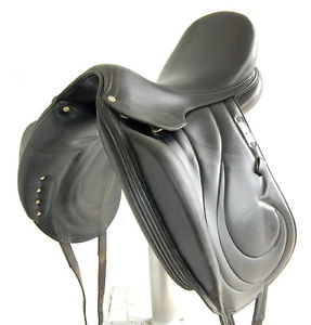17.5" ANTARES DRESSAGE SADDLE (SO23285) VERY GOOD CONDITION!! - XVD
