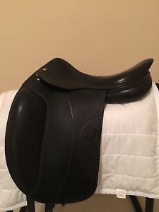 Immaculate Amerigo Pinerolo Dressage Saddle, 17.5, medium wide fitting