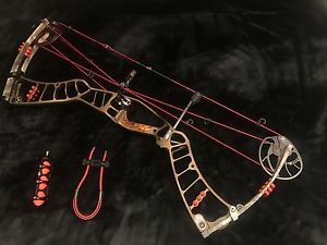 Hoyt Nitrum 34 Harvest Brown w/ Max 1 Camo Limbs