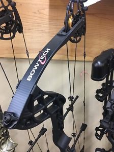 Bowtech Carbon Icon BRAND NEW Blackout 26.5-30.5" 40-50# Rh