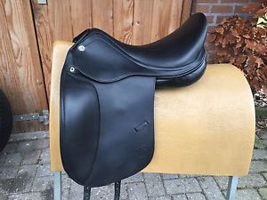 17 Prestige D1 dressage saddle