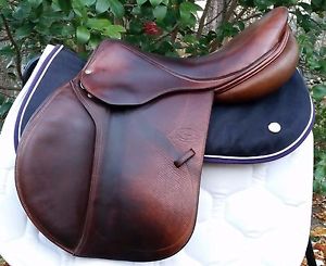 2009 Devoucoux Biarritz 2A 17" *Full Calf Leather*