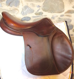 Gorgeous 2013 Calfskin Doublée Antares Luxury French Jumping Saddle Brown 17.5"
