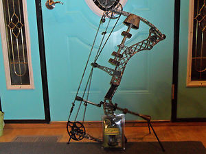 NEW MATHEWS Z2 LOST CAMO COMPOUND BOW, HHA SITE,QUIVER,STABILIZER WITH STAND !!