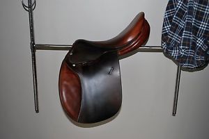 Butet saddle for sale: 2006, 17", deep seat, short flap, great condition