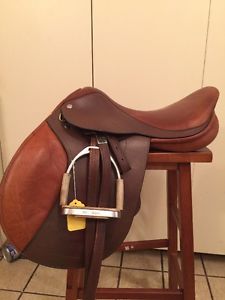 Collegiate Parfait Close Contact English Saddle 16.5 Wide W/fittings