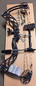 Martin Archery Featherweight  Bow Package RH 55# to70# FIRE BK. Great Set Up