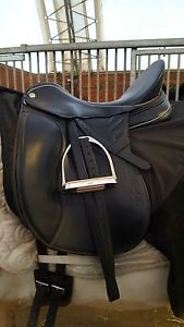 Sommer dressage saddle