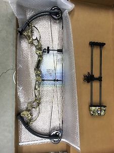 2016 New Breed Blade Bow With Matching Tightspot Quiver Lifetime Warranty